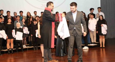 Diş hekimi adayları beyaz önlük giydi