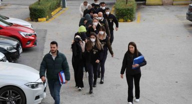 Dolandırıcılık suçundan adliyeye sevk edilen şahıslardan 3'ü tutuklandı