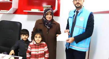 Emekli maaşıyla biriktirdiği altınları Filistin için bağışladı