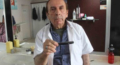 Emektar berber 53 yıldır mesleğini ilk günkü heyecan ile yapıyor