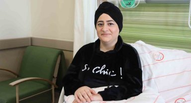 Enkazdan kurtarılan öğretmen öğrencilerine kavuşmak için gün sayıyor