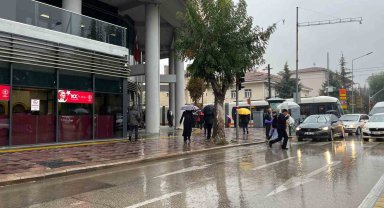 Eskişehir'de sağanak yağış etkili oluyor