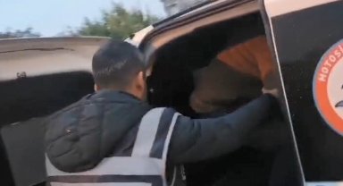 Farklı suçlardan arananlar emniyetin şafak operasyonu ile yakalandı