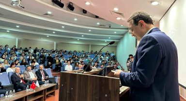 Fatih Dönmez öğrencilerle bir araya gelerek sorularını yanıtladı