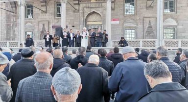 Gazze'de hayatını kaybedenler için gıyabi cenaze namazı kılındı