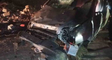 Hafif ticari araç şarampole devrildi: 1 ölü, 3 yaralı