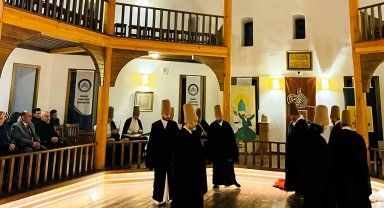 Hazreti Mevlana'nın 750. vuslat yıldönümünde sağlıkçılar Taş Mescit'te buluştu