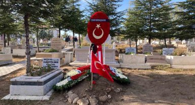 Kahraman şehidin eşi: "Penceremi açtığım zaman mezarını göreyim"