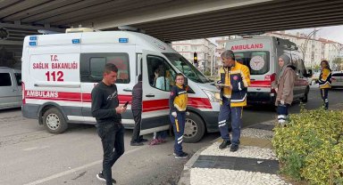 Kırmızı ışık ihlali yapan tır otomobile çarptı: 2 yaralı