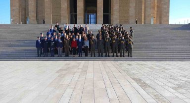 KKTC Büyükelçisi Korukoğlu'ndan Anıtkabir'e ziyaret