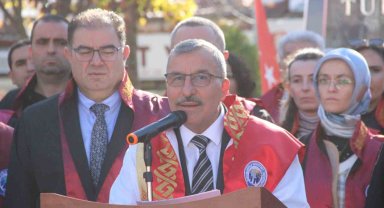 KMÜ'lü akademisyenler Filistin için yürüdü