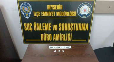 Kovalamaca sonucu yakalanan şüphelinin kaçarken attığı poşetlerden uyuşturucu çıktı