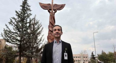 Kuruyan ağaçlar sanat eserine dönüştü