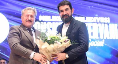 Melikgazi'de 'Sonsuzluk Kervanı' ile şiir dolu bir gece yaşandı