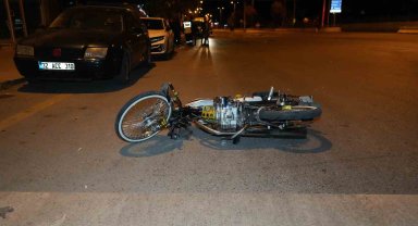 Motosiklet ile çöp kamyonu çarpıştı: 2 yaralı