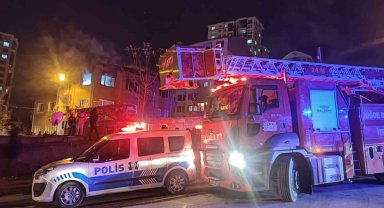 Niğde'de 3 katlı binada yangın