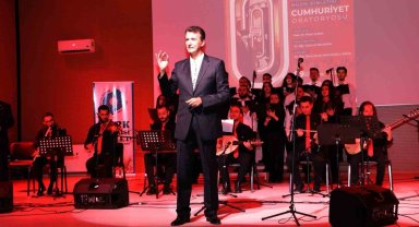 Niğde'de cumhuriyetin 100. yılına özel oratoryo sahnelendi