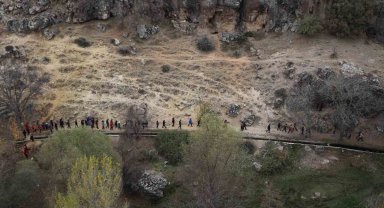 Niğde'de öğretmenler geleneksel doğa yürüyüşüne katıldı