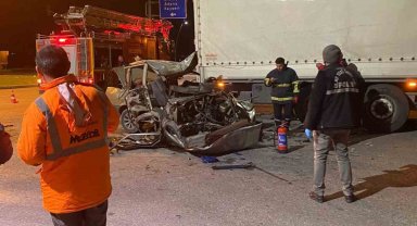 Niğde'de otomobil tıra çarptı: 1 ölü