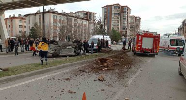 Önce çarptı sonra takla attı, 3 yaralı