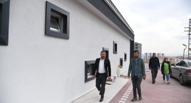 Pursaklar Belediye Başkanı Çetin, yapımı devam eden spor salonunda incelemelerde bulundu