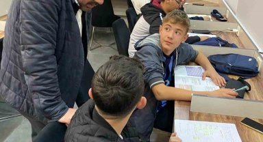 Pursaklar Belediye Başkanı Çetin'den ders çalışan öğrencilere ziyaret
