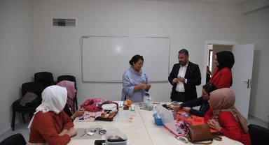 Pursaklar'da Alev Alatlı Hanım Evi kadın kursiyerleri ağırlıyor