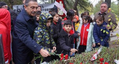 Sinan Alağaç kabri başında anıldı