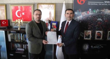 Sivas Belediye Başkanlığı için ilk adaylığını açıklayan Topgül oldu