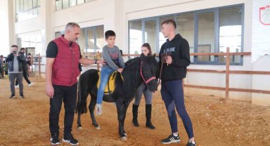 Sivas'ta ilk, engeller hippoterapi ile aşılacak