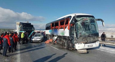 Sivas'ta otobüs kazası: 1 ölü 2 yaralı