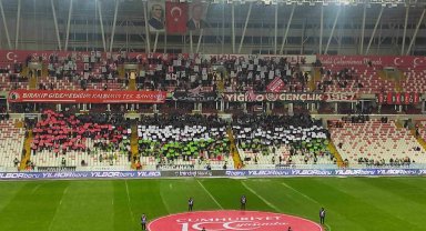 Sivasspor taraftarlarından koreografi