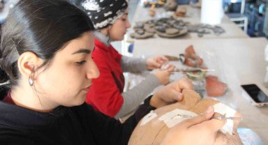Tarihi elleriyle birleştiriyorlar