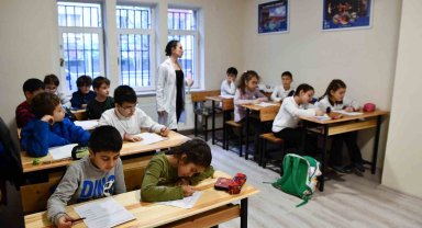 Tepebaşı Belediyesi öğrencilerin yanında