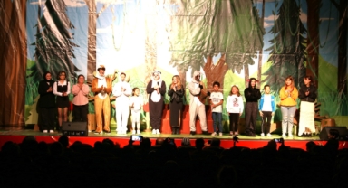 TİYATRO GÜNLERİNDE ÇOCUKLAR DOYASIYA EĞLENDİ