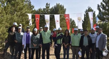 Tomarza'da fidanlar toprakla buluştu