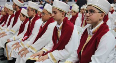 Vali Çiçek: "Kuran'ı hakkıyla okuyacağız, hakkıyla öğreneceğiz ve hakkıyla öğreteceğiz"