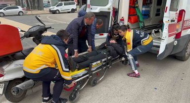 Virajda kontrolden çıkan motosiklet kaldırıma çarptı: 1 yaralı