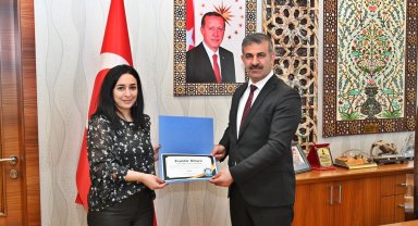 'Best Perforsmance' ödüllü flim ekibine Rektör Çiftçi'den teşekkür belgesi