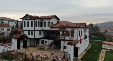 Adeta açık hava müzesi, 400'e yakın konağı içende barındırıyor