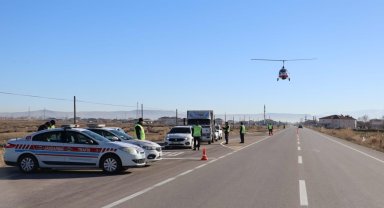 Aksaray jandarmadan Cayrokopter ile denetim