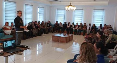 Akşehir'de "En İyi Narkotik Polisi Anne" semineri