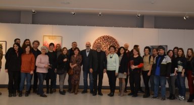 Anadolu Üniversitesi GSF'den '100. Yıl Öğretim Elemanları Karma Sergisi'