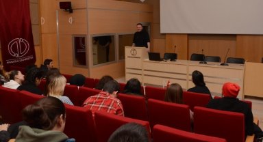 Anadolu Üniversitesi'nde "Celil Sadık ile Sanat Tarihi Söyleşisi" gerçekleştirildi