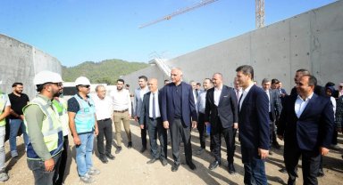Bakan Ersoy'dan CHP Genel Başkanı Özel'e: "Emek hırsızlığı yapmasın"