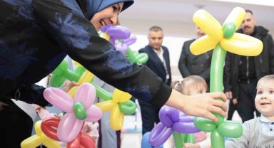 Bakan Göktaş savaş mağduru Ukraynalı çocukları ziyaret etti