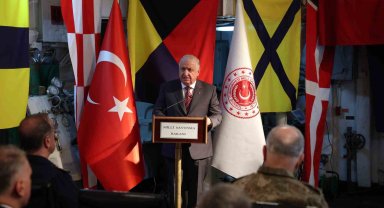 Bakan Güler, TCG GÖKOVA fırkateyninde görev yapan denizcilerin yeni yılını kutladı