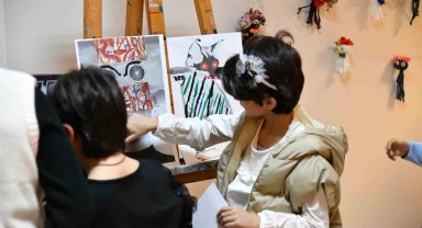 ÇAKÜ'de sanat atölyelerinde üretilen eserler beğeniye sunuldu