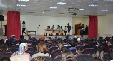 Çiçekdağı ilçesinde tiyatro günleri başladı