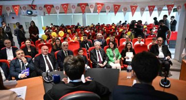 Çocuk Meclisi üyeleri mazbatalarını Mansur Yavaş'tan aldı